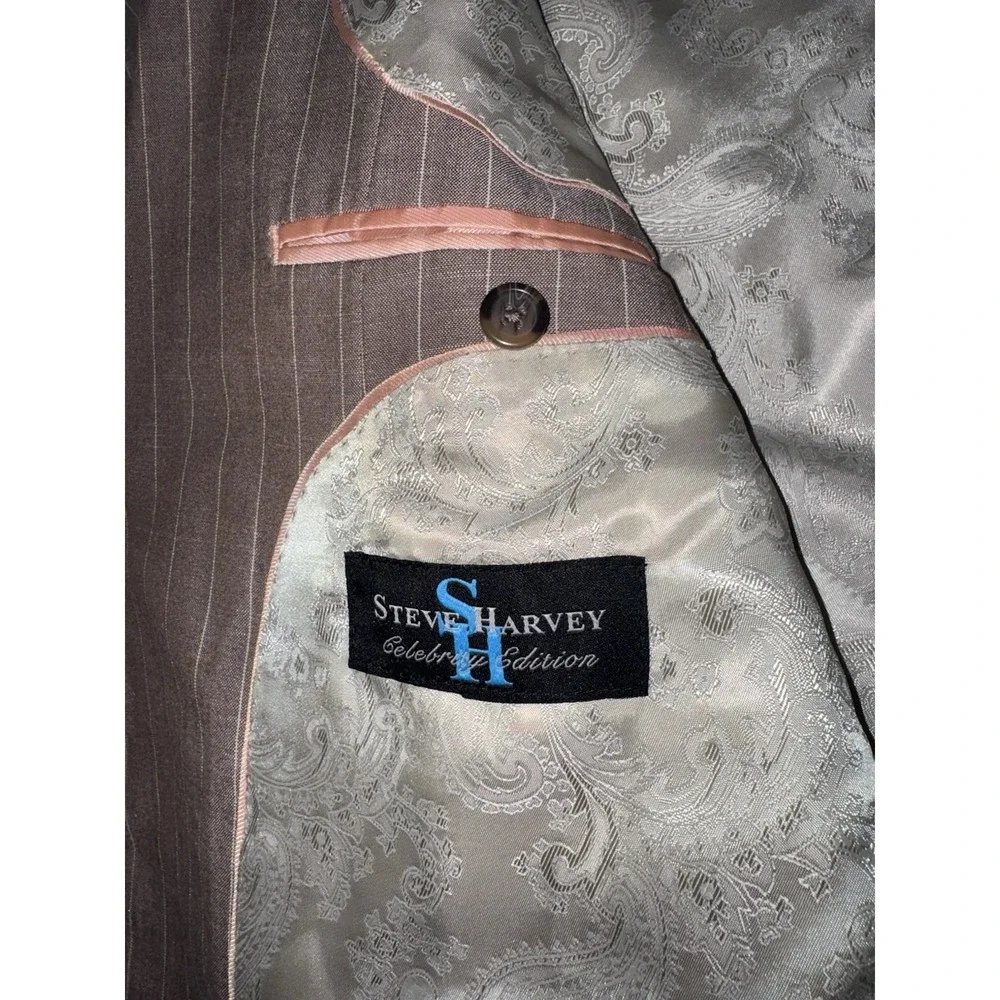 STEVE HARVEY CELEBRITY EDITION TAN/BROWN PINSTRIPE 2PC SUIT SIZE 44L/38L